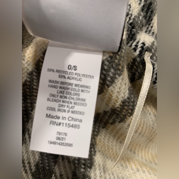 Sonoma Women's Poncho, Cream, Gray & Black Plaid w/Two Toggle Front Closure; OS - Picture 6 of 10